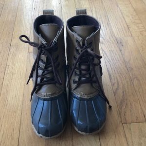 Capelli Kids brown duck boots, size 1.